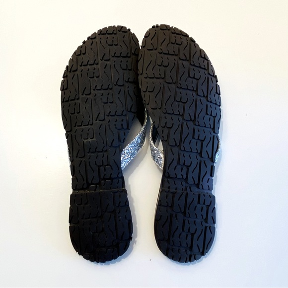 Two Lips Rhoda Flat Sandals - Picture 5 of 9